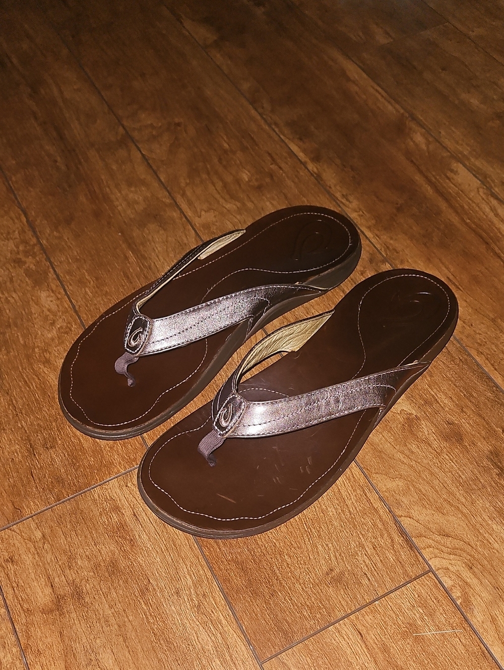 Olukai Women’s Brown Metallic Thong Sandals - Comfortable Everyday Flip Flops